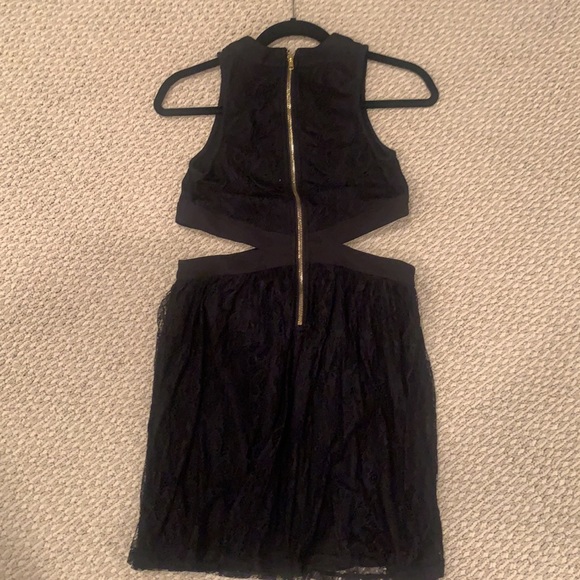 Black dress - Picture 3 of 4